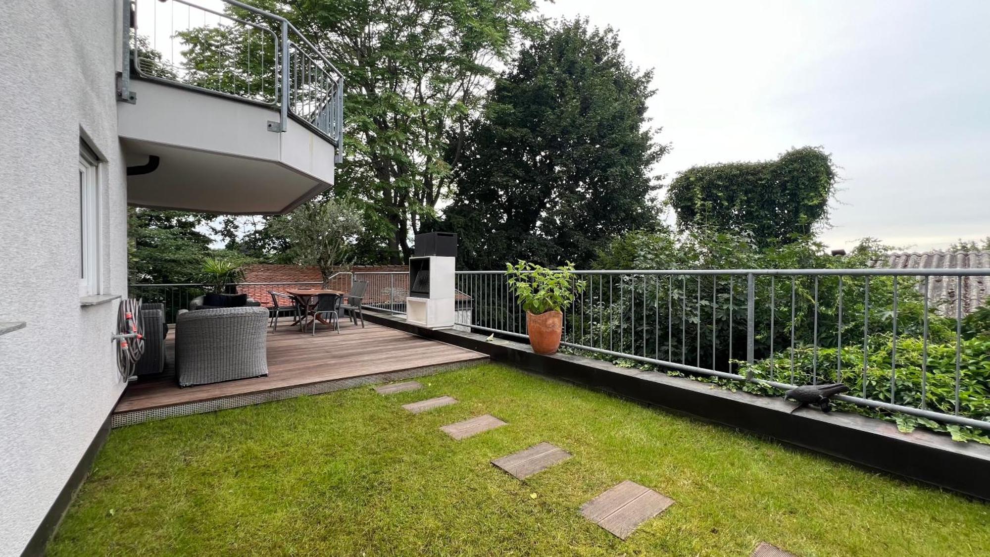 Ludwigshome Luxus - Zentral, Kostenloser Parkplatz, Terrasse Ludwigsburg Kültér fotó